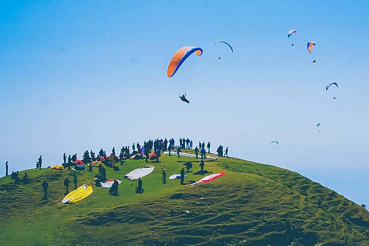 paragliding at bir valley